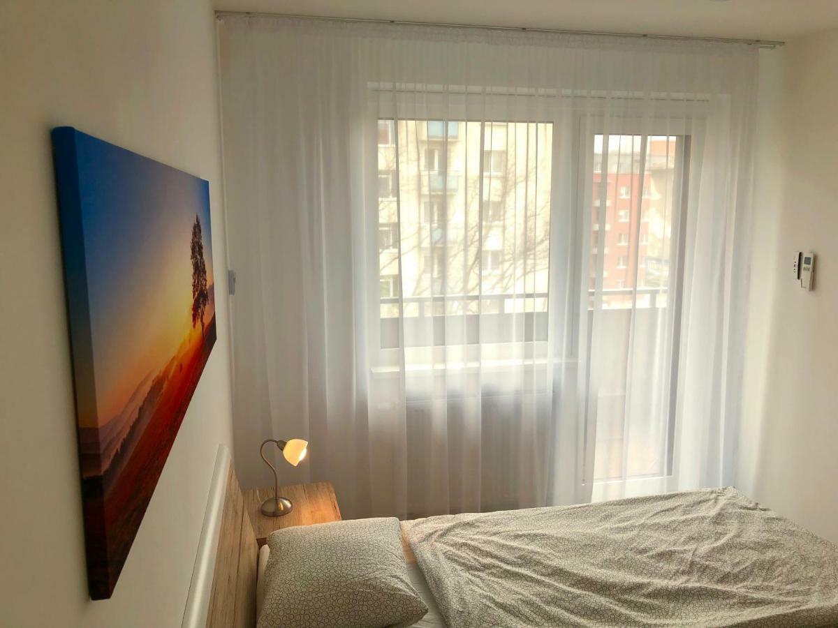 House Of Beer - Stein Apartment บราติสลาวา ภายนอก รูปภาพ